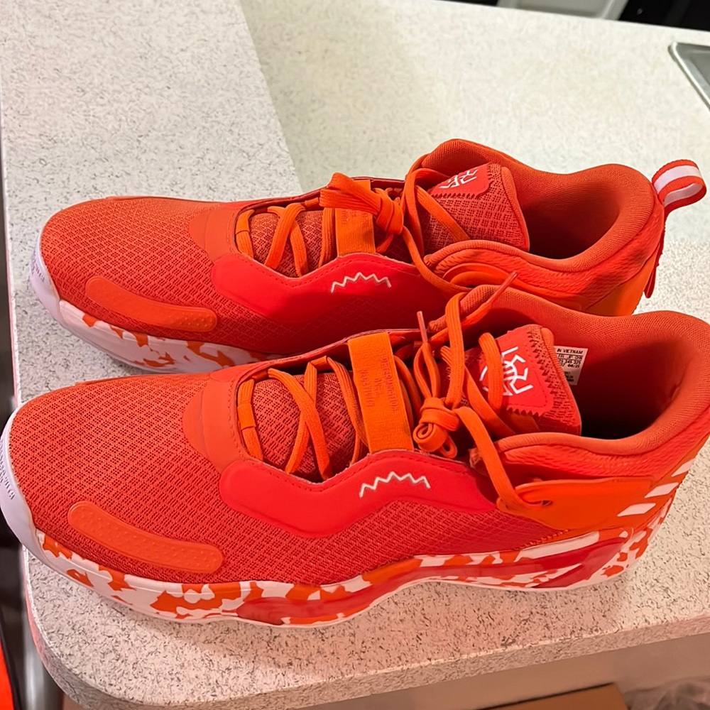 NEW ORANGE/WHITE SUPER SIZE US 17 SNEAKER